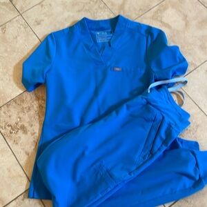 Women’s Figs Capris Blue Scrub Set, Med Slim Top and S/T Joggers
